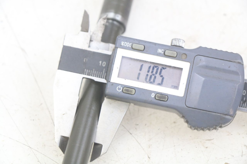 photo de EJE DE LA RUEDA DELANTERA MOTRAC URBAN 4T 50 (2016 - 2024) - Zoom estado de uso