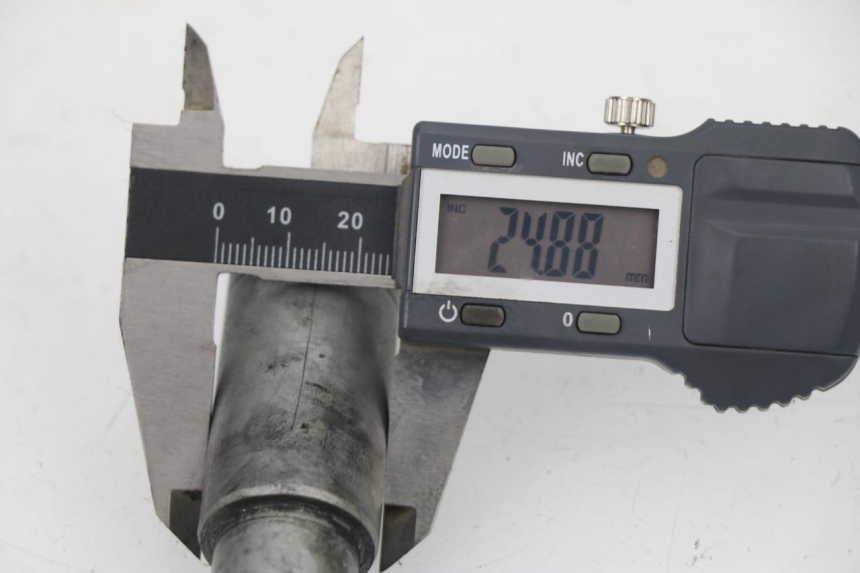 photo de EJE RUEDA DELANTERO HONDA VTR F FIRESTORM 1000 (1997 - 2001) - Detalle de la pieza