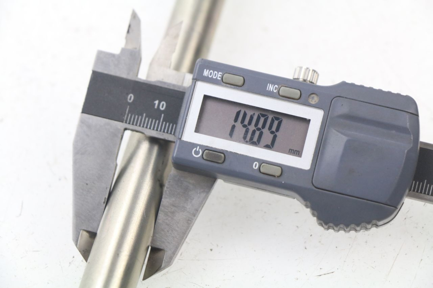 photo de EJE RUEDA DELANTERO YAMAHA XMAX X-MAX ABS 125 (2014 - 2016) - Zoom estado de uso