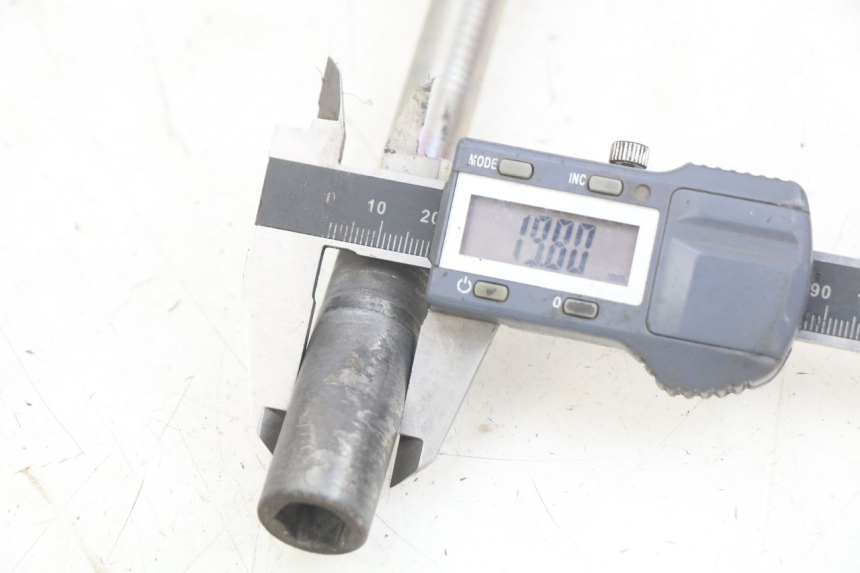 photo de EJE DE LA RUEDA DELANTERA YAMAHA X-MAX XMAX 125 (2010 - 2013) - Otra perspectiva