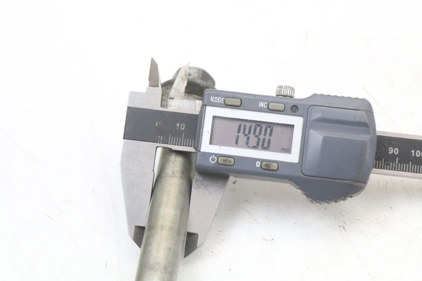 photo de EJE DE LA RUEDA DELANTERA YAMAHA X-MAX XMAX 250 (2006 - 2009) - Otra perspectiva