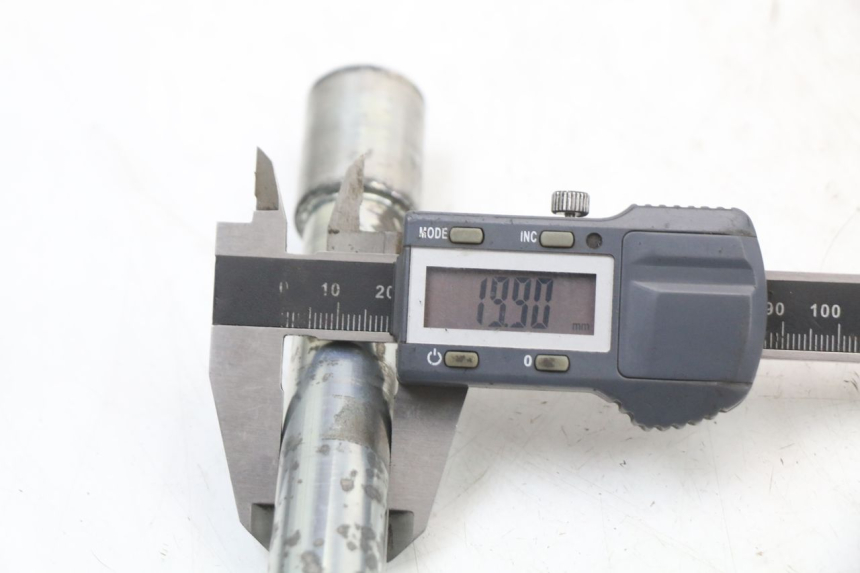 photo de EJE DE LA RUEDA DELANTERA PIAGGIO X10 125 (2012 - 2017) - Otra perspectiva