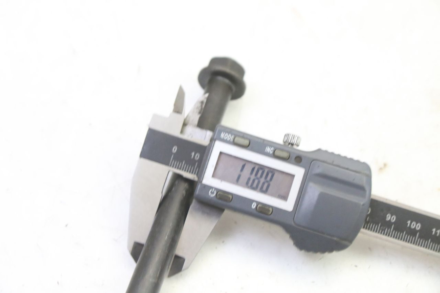 photo de EJE RUEDA DELANTERO HONDA X8R 50 (1998 - 2003) - Primer plano técnico