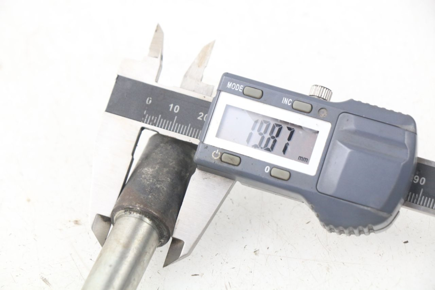 photo de EJE RUEDA DELANTERO PIAGGIO X9 125 (2000 - 2003) - Otra perspectiva