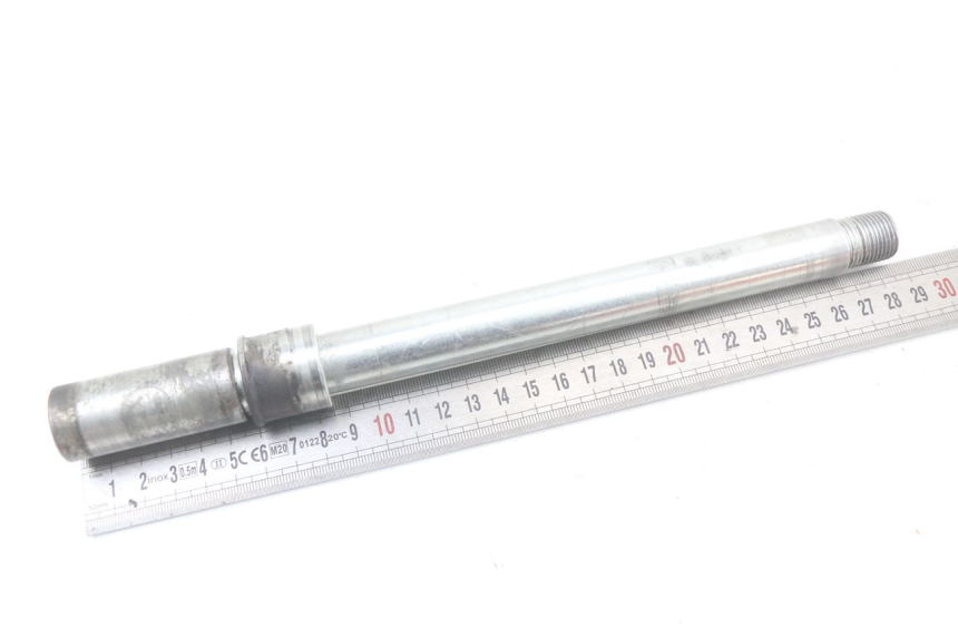 photo de EJE DE RUEDA DELANTERA KYMCO XCITING 250 (2006 - 2009) - Detalle de la pieza