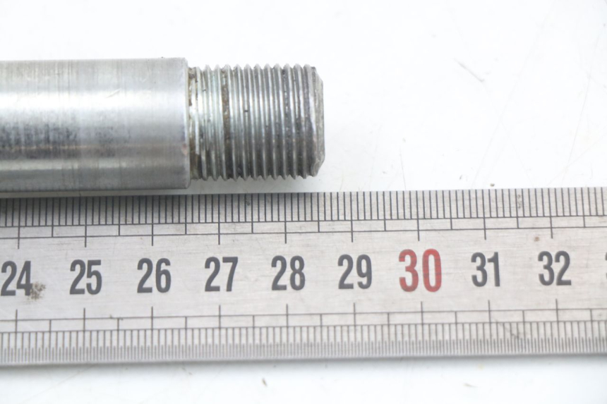 photo de EJE DE RUEDA DELANTERA KYMCO XCITING 250 (2006 - 2009) - Otra perspectiva