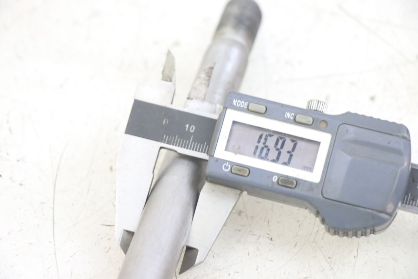 photo de EJE RUEDA DELANTERO YAMAHA XJN DIVERSION 600 (2000 - 2003) - Detalle de la pieza