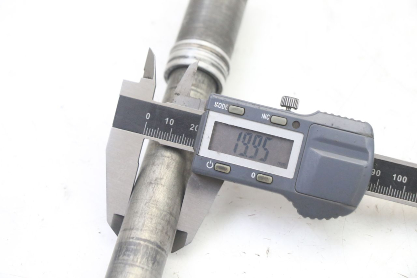 photo de EJE RUEDA DELANTERO YAMAHA YZ-F YZF 250 (2007 - 2013) - Vista general del producto