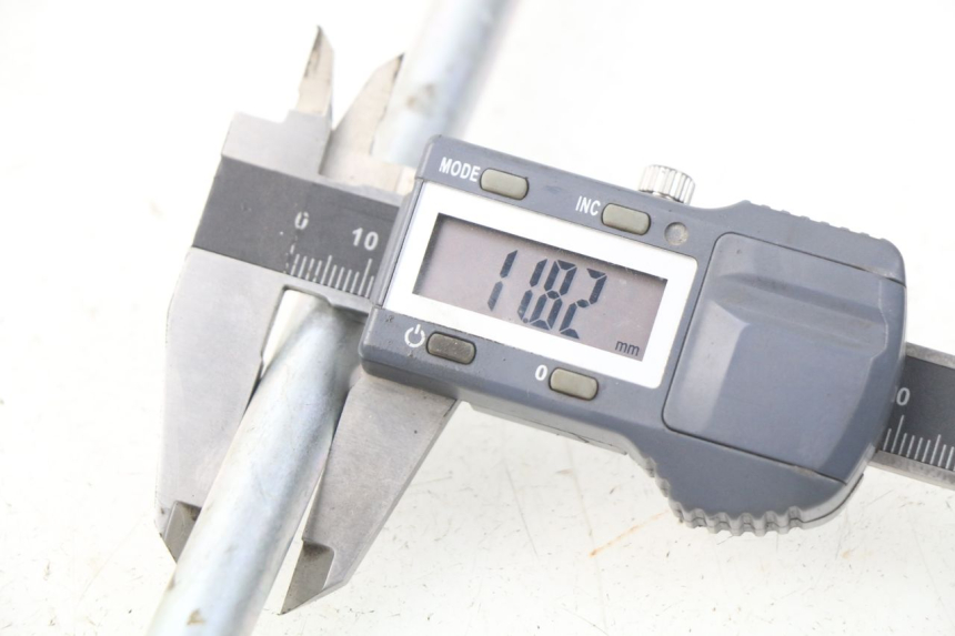 photo de EJE RUEDA DELANTERO YAMAHA YP MAJESTY 125 (2007 - 2010) - Otra perspectiva