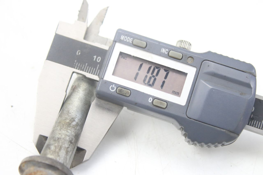 photo de EJE DE LA RUEDA DELANTERA YAMAHA YZ 80 (1982 - 1983) - Vista general del producto