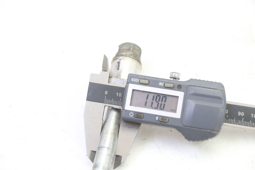 photo de EJE RUEDA DELANTERO YAMAHA YZ 85 (2022 - 2025) - Primer plano técnico