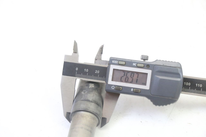 photo de EJE RUEDA DELANTERO YAMAHA YZF YZ-F 450 (2014 - 2016) - Primer plano técnico