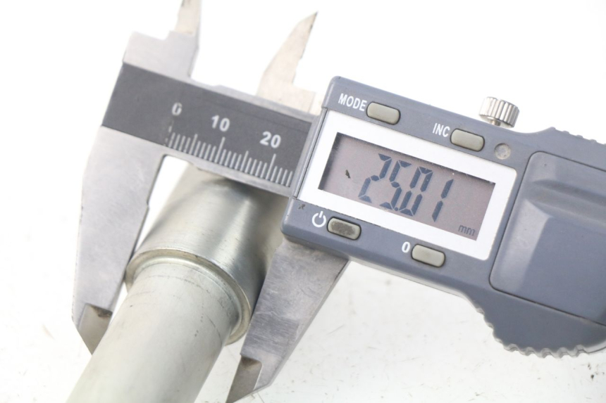 photo de EJE RUEDA DELANTERO KAWASAKI Z Z900 900 (2017 - 2019) - Otra perspectiva