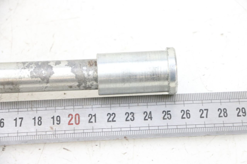 photo de EJE RUEDA DELANTERO KAWASAKI ZR 7 750 (1999 - 2004) - Detalle de la pieza