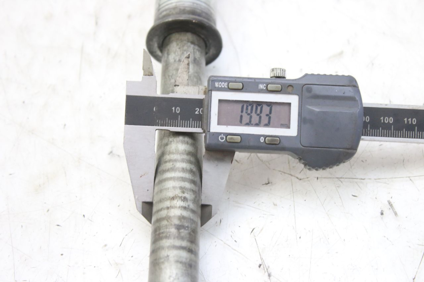 photo de EJE DE LA RUEDA DELANTERA KAWASAKI ZX-6R ZX6R 600 (1995 - 1997) - Zoom estado de uso