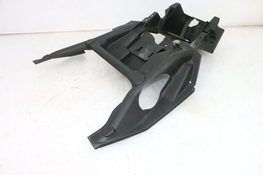 photo de CAJA BATERIA SUZUKI BURGMAN 650 (2013 - 2020) - Primer plano técnico