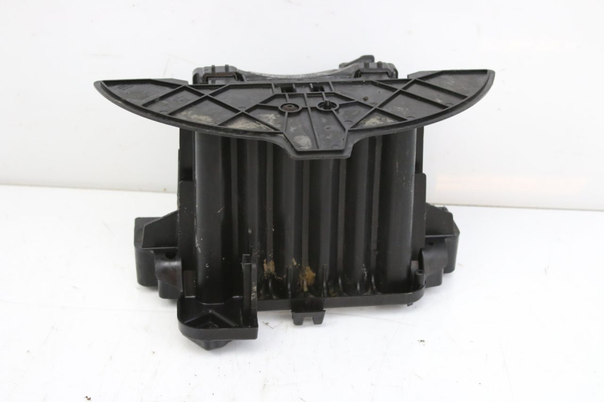 photo de BANDEJA DE BATERíA PEUGEOT CITYSTAR 50 (2013 - 2017) - Primer plano técnico