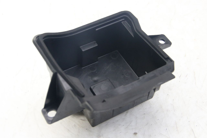 photo de BANDEJA DE BATERíA YAMAHA D'ELIGHT DELIGHT 125 (2017 - 2020) - Otra perspectiva