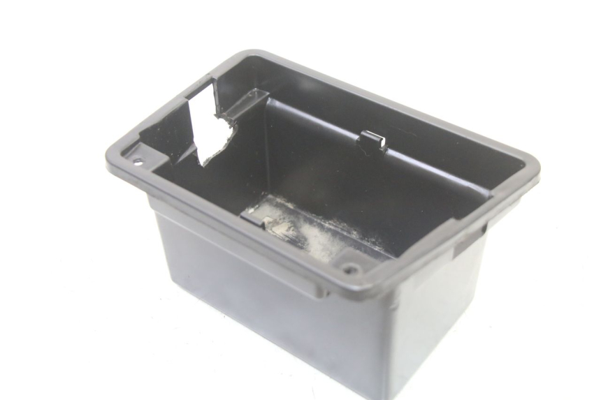 photo de BAÚL DE BATERÍA VENESI FLY RETRO 4T 50 (2020 - 2025) - Detalle de la pieza