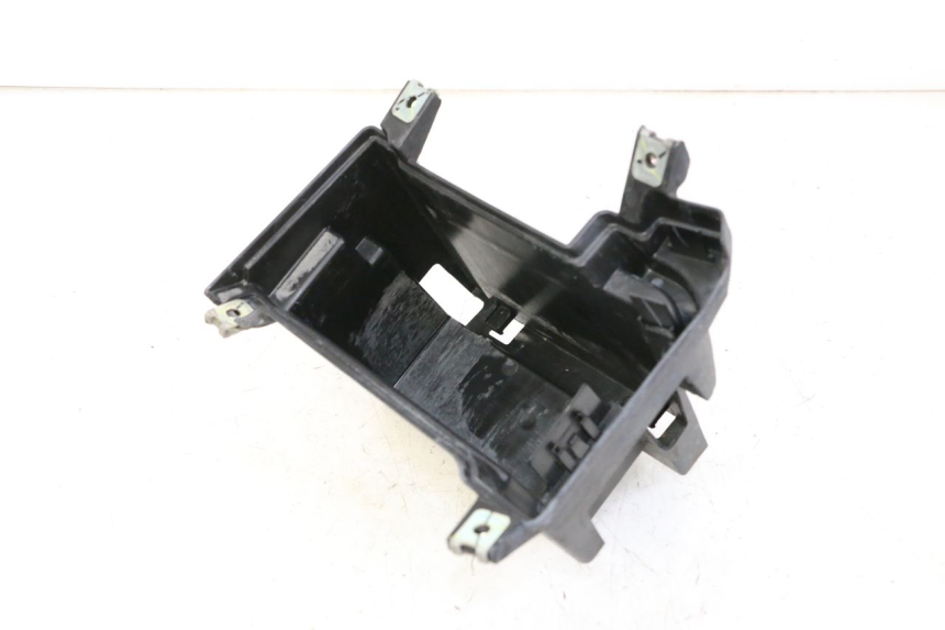 photo de CAJA BATERIA HONDA FORZA ABS 300 (2013 - 2017) - Primer plano técnico