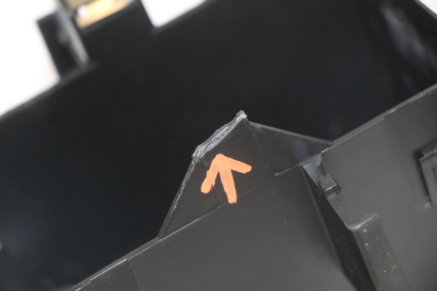 photo de BANDEJA DE BATERíA PEUGEOT LUDIX 50 (2005 - 2007) - Otra perspectiva