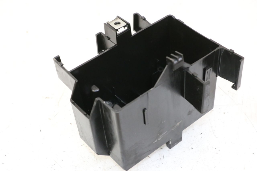 photo de BANDEJA DE BATERÍA PEUGEOT LUDIX 50 (2008 - 2017) - Primer plano técnico