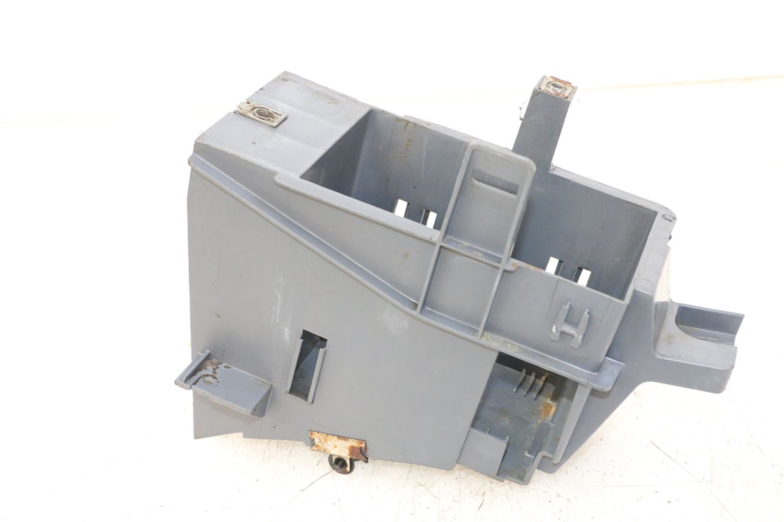 photo de CAJA BATERIA PEUGEOT SATELIS COMPRESSOR K15 125 (2006 - 2009) - Otra perspectiva