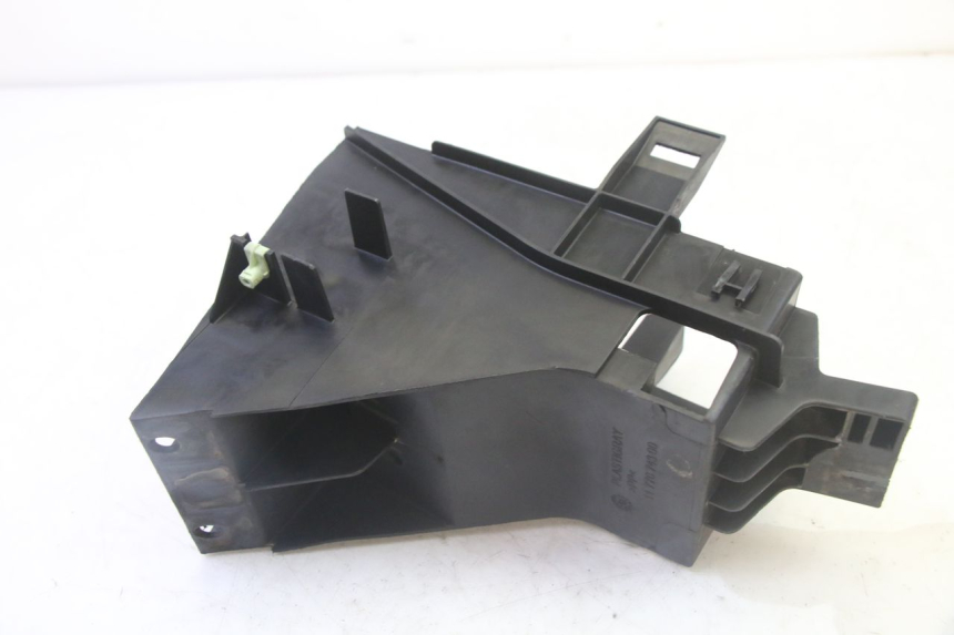 photo de CAJA BATERIA PEUGEOT SATELIS 125 (2013 - 2018) - Primer plano técnico