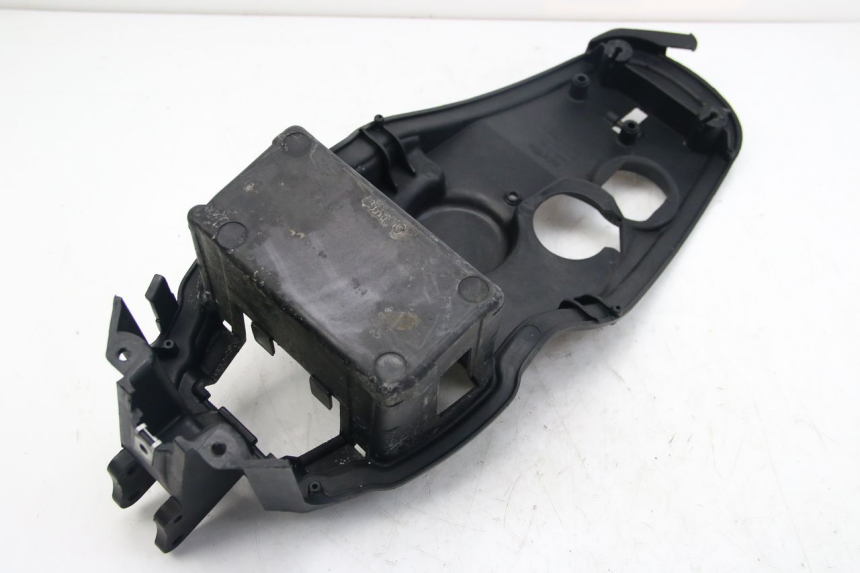 photo de BANDEJA DE BATERíA APRILIA SCARABEO 4T 50 (2009 - 2017) - Características distintivas
