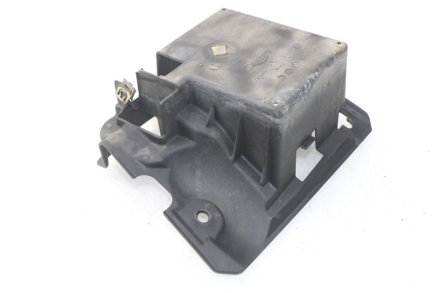 photo de CAJA BATERIA TRIUMPH SPRINT ST ABS 1050 (2005 - 2007) - Primer plano técnico