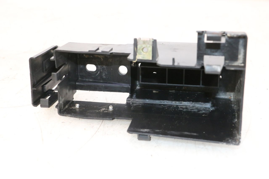 photo de CAJA BATERIA PEUGEOT TREKKER 50 (1995 - 2004) - Primer plano técnico