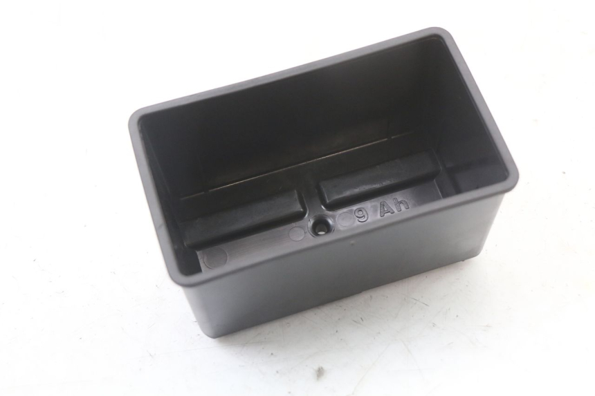 photo de BANDEJA DE BATERÍA PIAGGIO VESPA LX 2T 50 (2005 - 2013) - Detalle de la pieza
