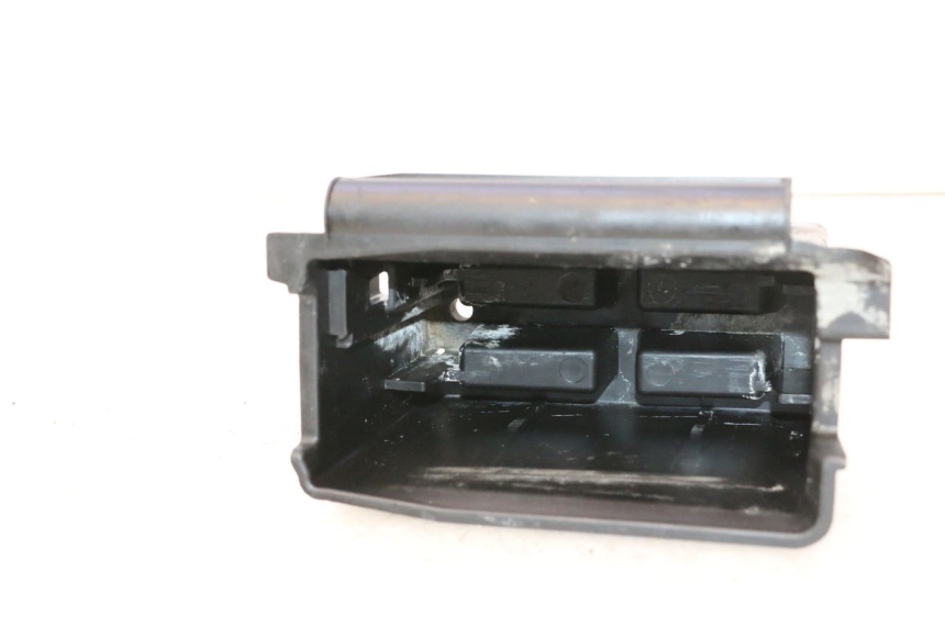 photo de BANDEJA DE BATERíA PIAGGIO VESPA PRIMAVERA 2T 50 (2013 - 2018) - Detalle de la pieza