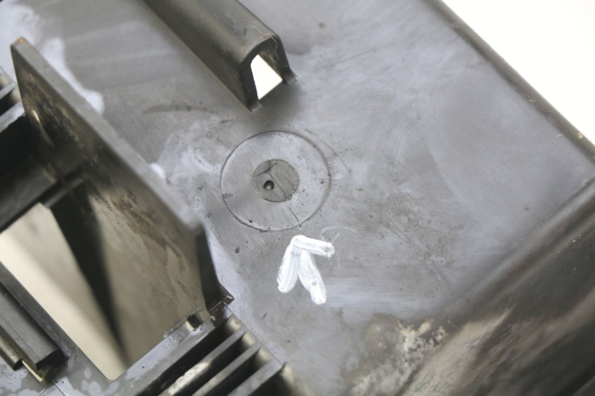 photo de BANDEJA DE BATERíA HONDA VT C SHADOW 125 (1999 - 2007) - Detalles de los puntos de fijación