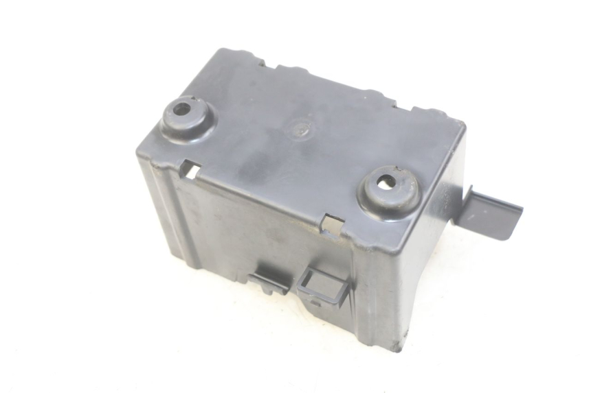 photo de BANDEJA DE BATERíA SYM WOLF SB 125 (2011 - 2018) - Detalle de la pieza