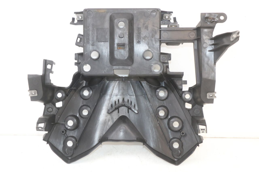 photo de BANDEJA DE BATERíA YAMAHA XMAX X-MAX ABS 125 (2017 - 2020) - Otra perspectiva