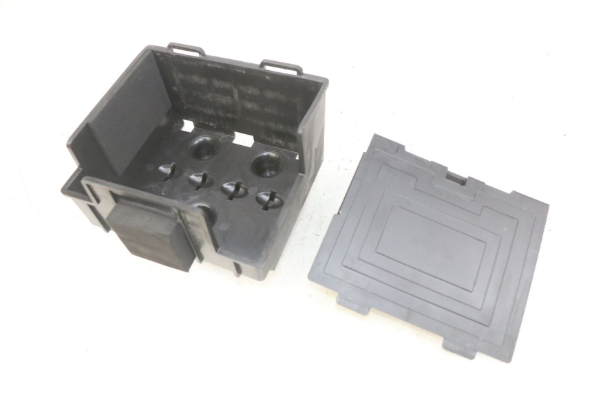 photo de BANDEJA DE BATERíA KYMCO X-TOWN XTOWN 125 (2016 - 2021) - Primer plano técnico