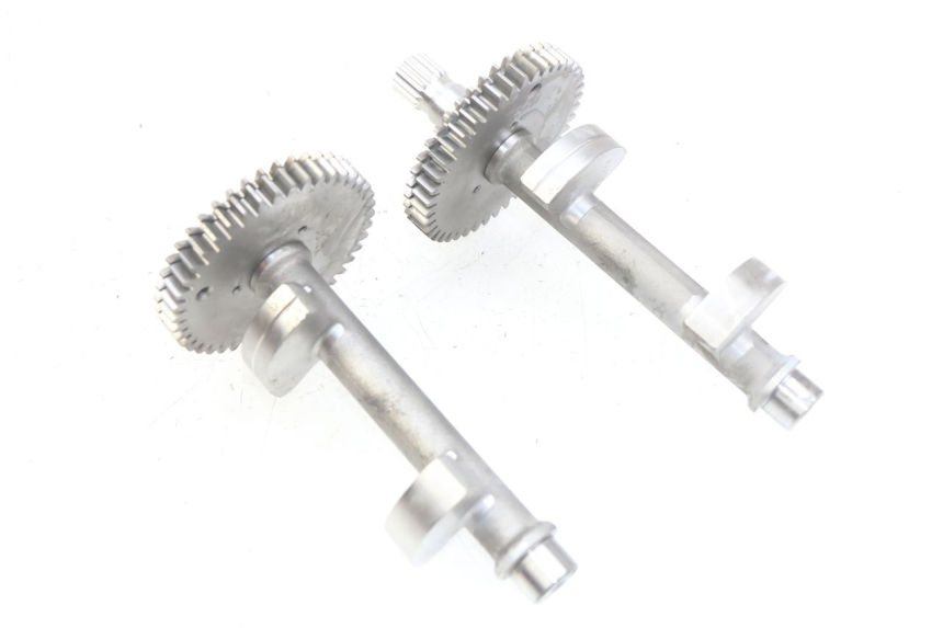 photo de BALANCEADOR DEL MOTOR HONDA FJS SILVERWING SILVER WING 400 (2009 - 2016) - Primer plano técnico