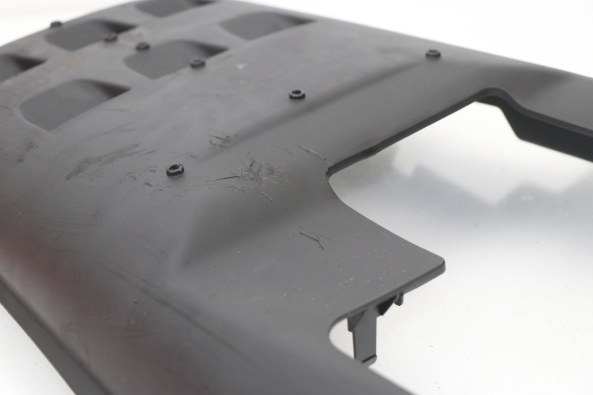 photo de BAJO CARENADO KYMCO AGILITY CITY 16P 125 (2015 - 2021) - Detalles de los puntos de fijación