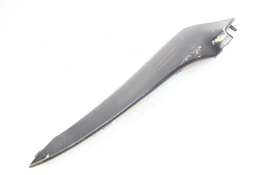 photo de FALDóN LATERAL TRASERO DERECHO KYMCO AGILITY 16+ 4T 50 (2018 - 2023) - Primer plano técnico