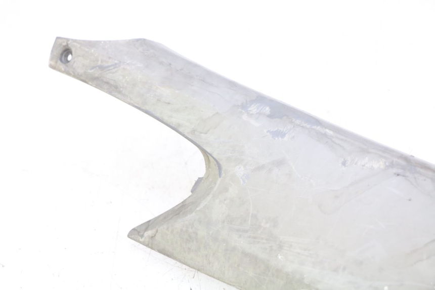 photo de FALDóN LATERAL TRASERO DERECHO HONDA FES PANTHEON 2T 125 (1998 - 2002) - Primer plano técnico