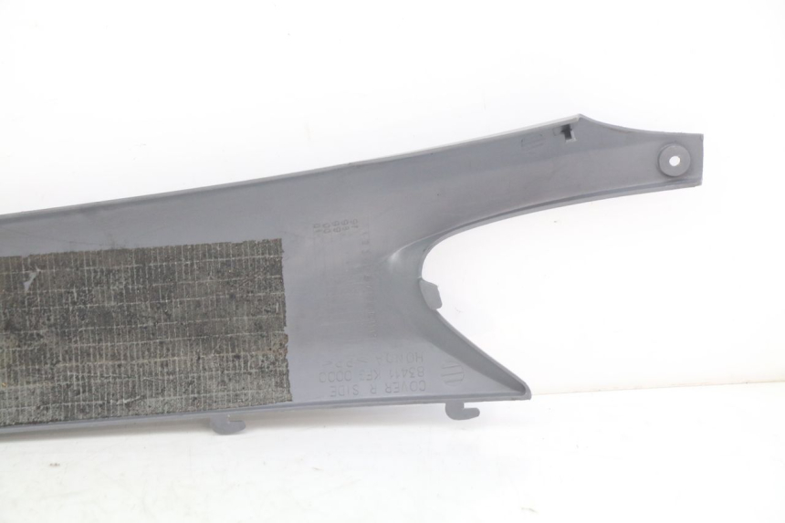 photo de FALDóN LATERAL TRASERO DERECHO HONDA FES PANTHEON 2T 125 (1998 - 2002) - Detalle de la pieza