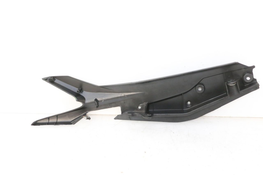 photo de BAJO CARENADO TRASERO DERECHA STAHO FH 50 (2018 - 2019) - Detalles de los puntos de fijación