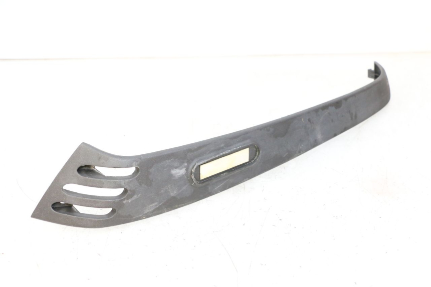 photo de BAJO CARENADO TRASERO DERECHA PIAGGIO LXV 4T 50 (2009 - 2013) - Primer plano técnico