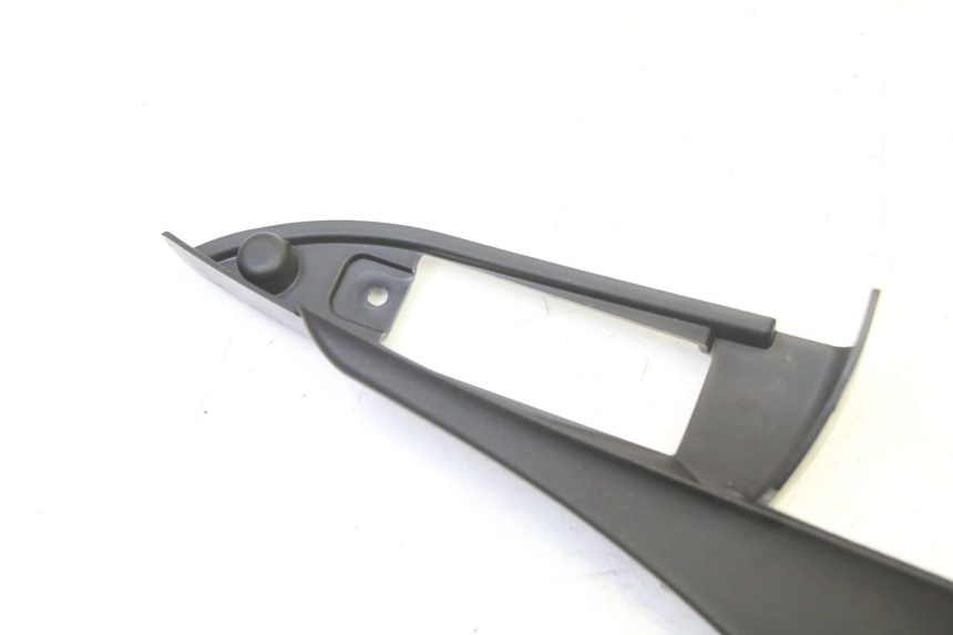 photo de BAJO CARENADO TRASERO DERECHA PIAGGIO MP3 HPE 310 (2024 - 2025) - Detalle de la pieza