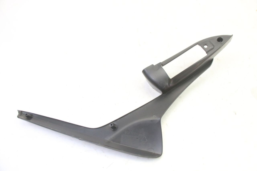 photo de BAJO CARENADO TRASERO DERECHA PIAGGIO MP3 HPE 310 (2024 - 2025) - Primer plano técnico