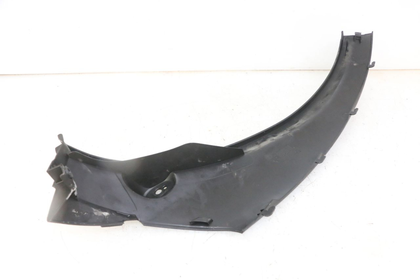 photo de BAJO CARENADO TRASERO DERECHA PIAGGIO MP3 LT 300 (2010 - 2016) - Primer plano técnico