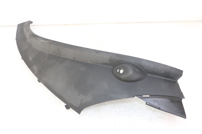 photo de BAJO CARENADO TRASERO DERECHA PIAGGIO MP3 LT 300 (2010 - 2016) - Detalles de los puntos de fijación