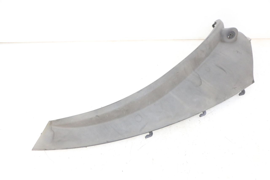 photo de BAJO CARENADO TRASERO DERECHA PIAGGIO MP3 LT 300 (2010 - 2016) - Detalles de los puntos de fijación