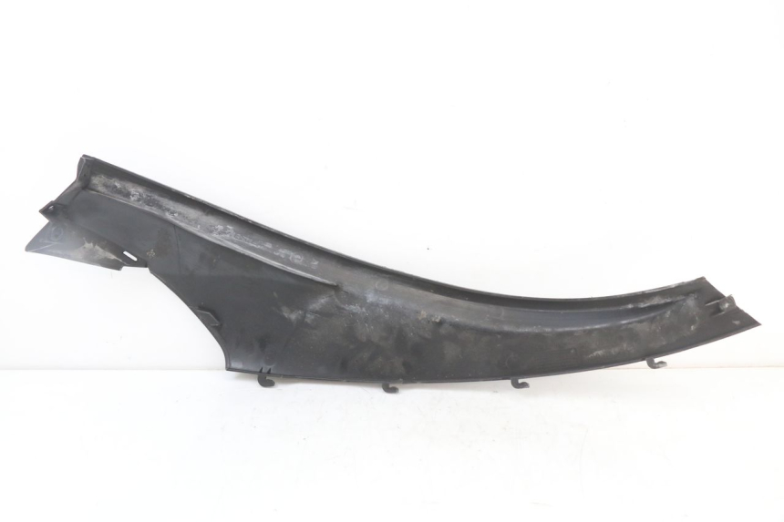 photo de BAJO CARENADO TRASERO DERECHA PIAGGIO MP3 125 (2006 - 2014) - Primer plano técnico